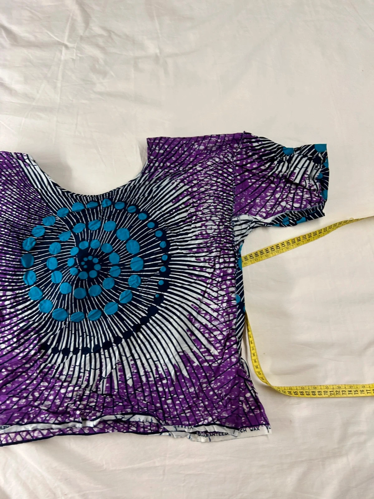 Blusa de mangas curtas com estampa vintage multicolorida estilo rétro y2k feito à mão hand made – photo 3